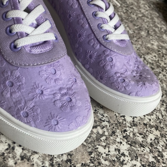 Studio 1886 Canvas Sneakers Lavender + Flower Design Slip Ons BRAND NEW size 8 - Picture 3 of 16